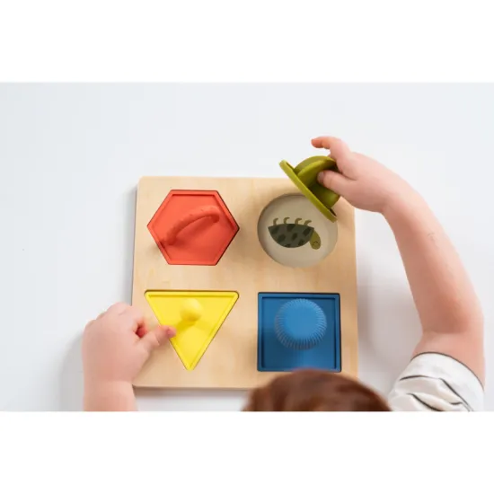 TAF TOYS Puzzle Vkládací tvary pro nejmenší Děťátko se naučí barvy, tvary a rozvíjí jemnou motoriku.