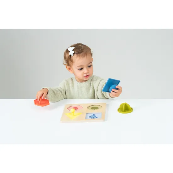 TAF TOYS Puzzle Vkládací tvary pro nejmenší Děťátko se naučí barvy, tvary a rozvíjí jemnou motoriku.
