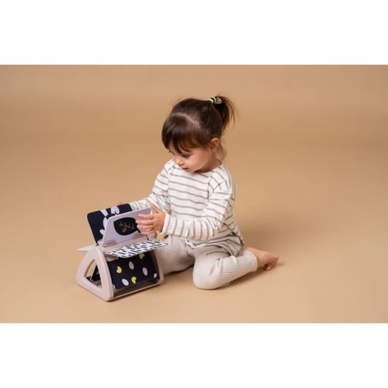 Otočná knížka Black & White – Taf Toys 13385TAF
