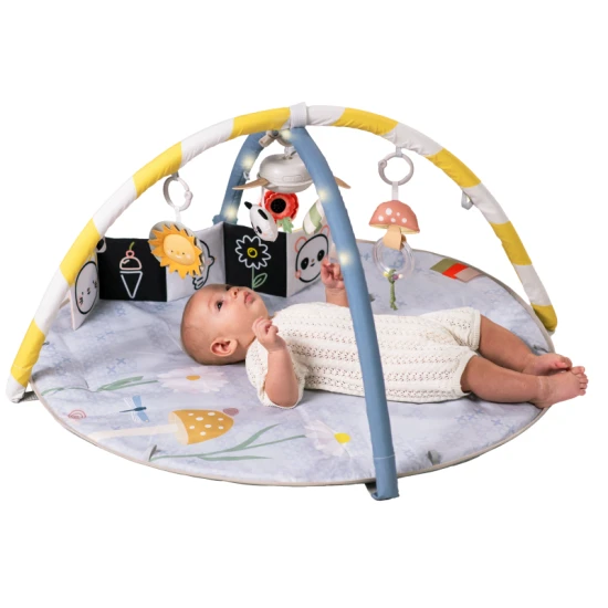 Osvětlená hrací deka s hudebním kolotočem Bloom pro rozvoj smyslů a motoriky. 