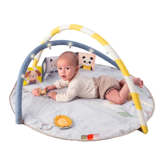 Osvětlená hrací deka s hudebním kolotočem Bloom pro rozvoj smyslů a motoriky. 