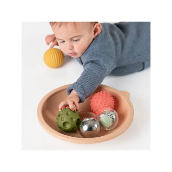 První hry na bříšku? Miska Taf Toys je ideální začátek