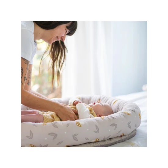 Hnízdo pro miminko s hrazdou Little Explorer