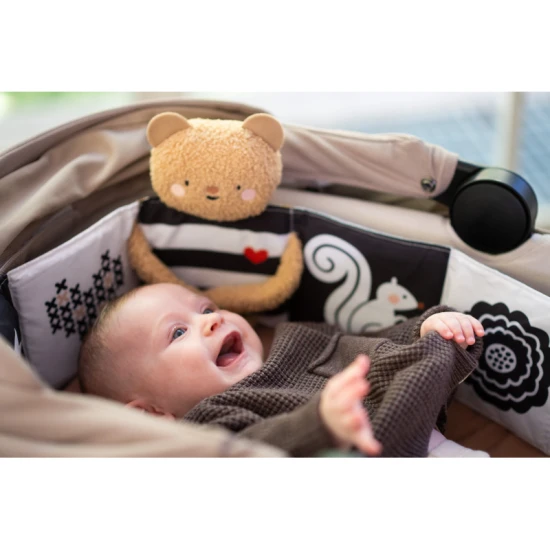 Kontrastní knížka se zrcadlem a plyšovým medvídkem – podpora vývoje od narození