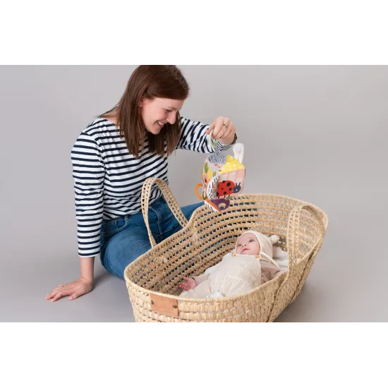 Měkká kostka s motivy zahrady pro nejmenší pro použití na postýlce, kočárku, autosedačce.