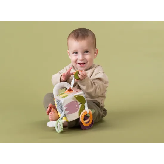 Měkká kostka s motivy zahrady pro nejmenší pro použití na postýlce, kočárku, autosedačce.