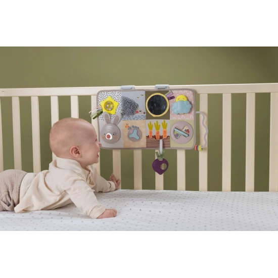 Interaktivní hrací pult s hudbou, světýlky a krásnými motivy ze života na zahradě.