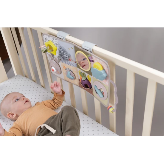 Interaktivní hrací pult s hudbou, světýlky a krásnými motivy ze života na zahradě.