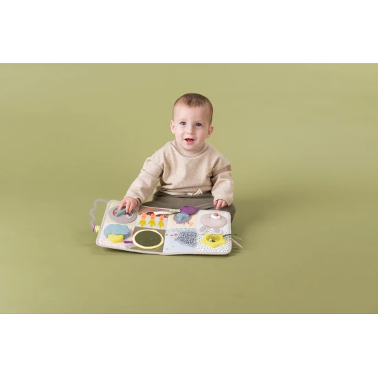 Interaktivní hrací pult s hudbou, světýlky a krásnými motivy ze života na zahradě.