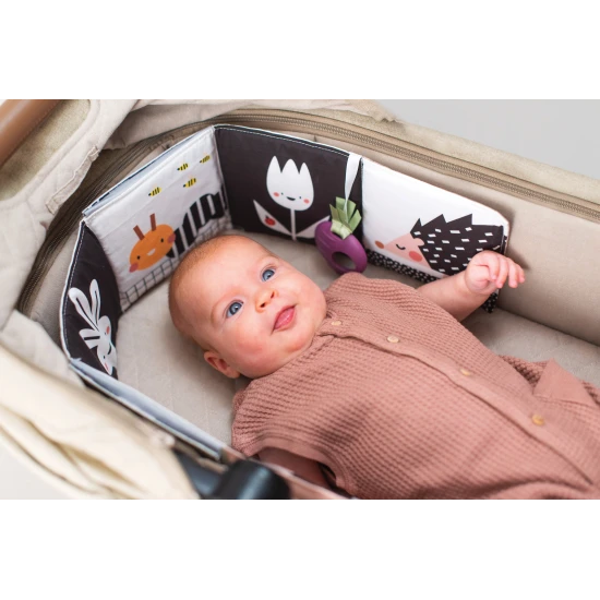 Oboustranná textilní knížka s motivem zahrady pro nejmenší do kočárku, postýlky i na hrací deku.