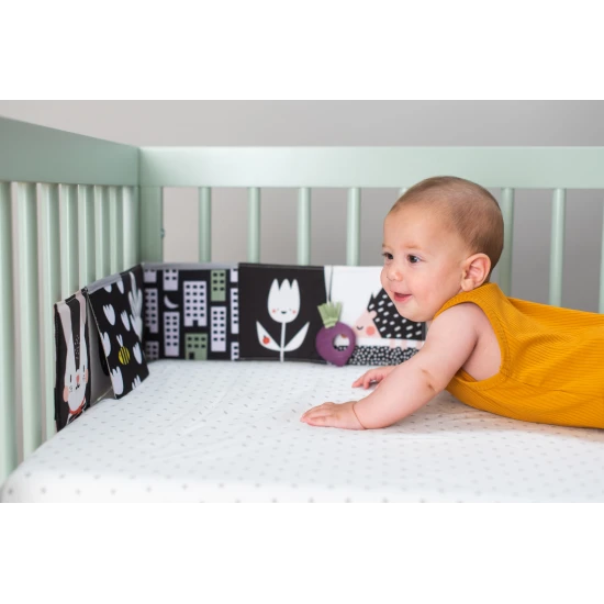 Oboustranná textilní knížka s motivem zahrady pro nejmenší do kočárku, postýlky i na hrací deku.