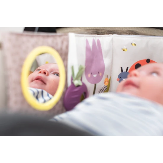 Oboustranná textilní knížka s motivem zahrady pro nejmenší do kočárku, postýlky i na hrací deku.