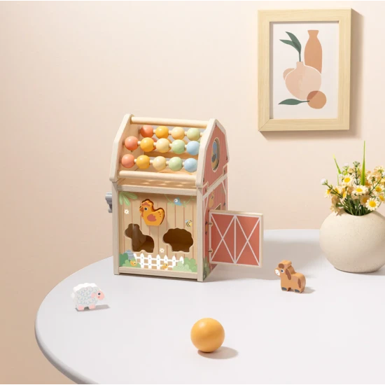 Dřevěný aktivity domeček Farma Tooky Toy – vzdělávací hračka se zvířátky, korálky a větrníkem