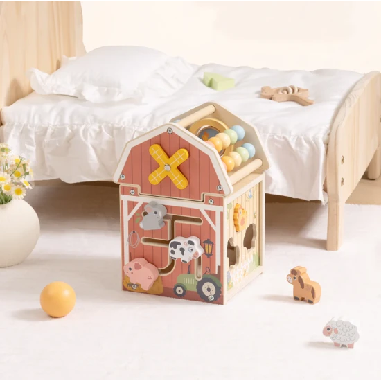 Dřevěný aktivity domeček Farma Tooky Toy – vzdělávací hračka se zvířátky, korálky a větrníkem