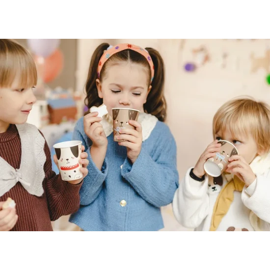 Papírové kelímky se psem na dětskou narozeninovou party