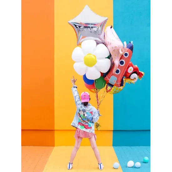 Balónek s atraktivním designem vesmírné rakety zaujme každé dítě.