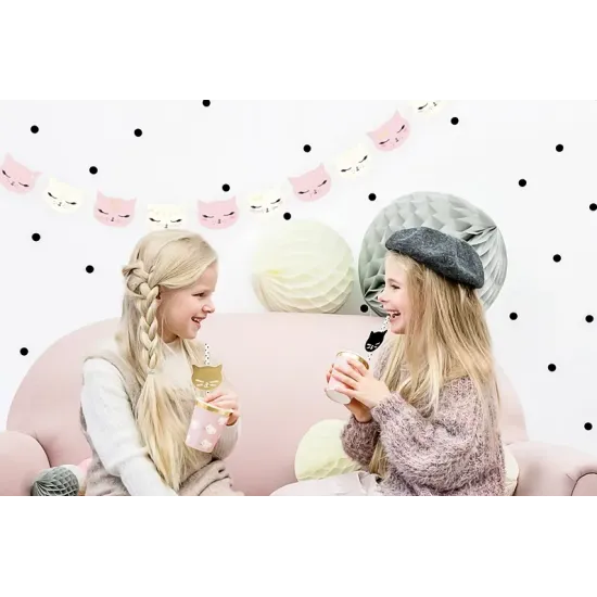 Růžové kelímky s motivem kočka vhodné pro dětské narozeninové oslavy.