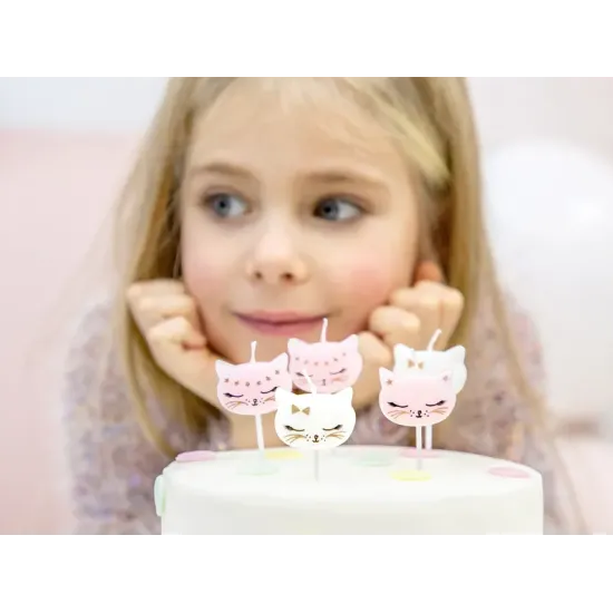 Svíčky ve tvaru kočky vhodné pro narozeninové dětské oslavy.