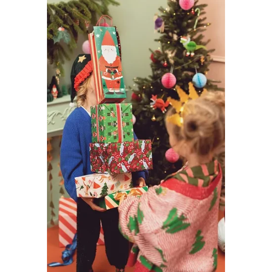 Kovová vánoční ozdoba ve tvaru Santa Claus na vánoční stromeček.