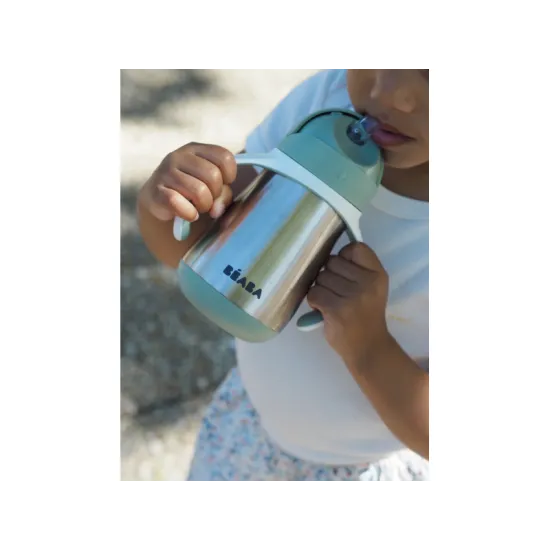 Kvalitní nerezový termohrnek zelené barvy vhodný k zahřátí, ale i osvěžení.