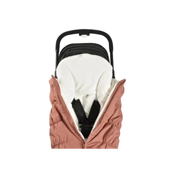 Beaba Fusak do kočárku 6-24 m Terracotta Teplý fusak do kočárku s umělou kožešinou a voděodolným vnějším materiálem, určený k ochraně dětí před chladem a nepříznivým počasím.