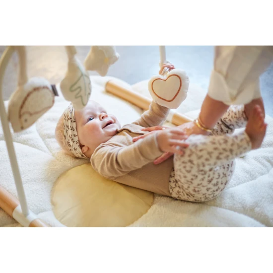 Childhome Kvetina – měkká hrací deka do dětského pokoje