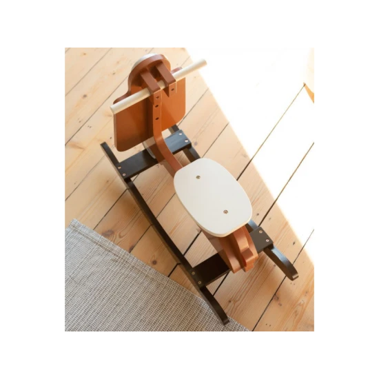 Childhome Rust Black – dřevěný houpací skútr pro děti