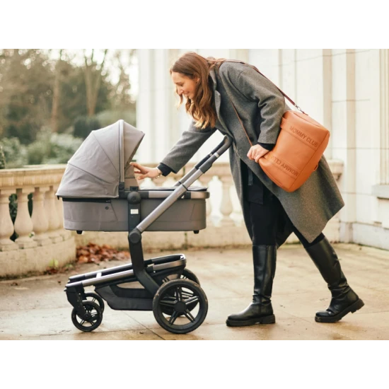 Stylová přebalovací taška s přebalovací podložkou.