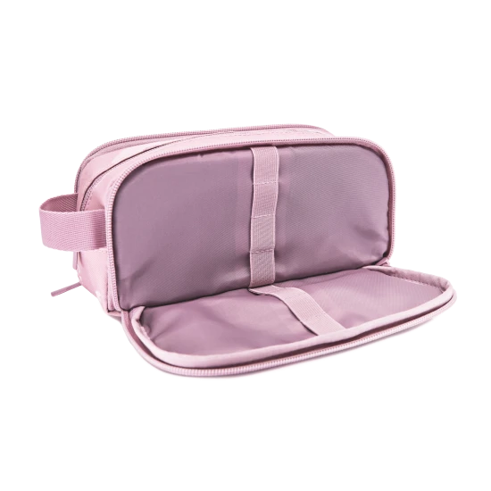 Kvalitní růžový penál Happy Color je nezbytností každého školáka.