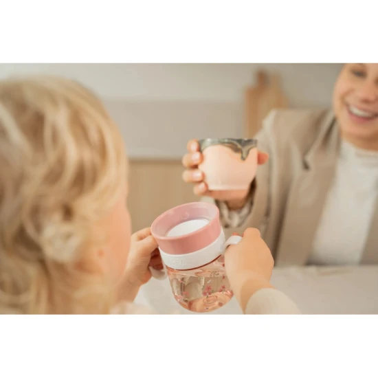 Trénovací hrnek 360° Fairy Garden: Učíme se pít jako ze sklenice bez rozlití!