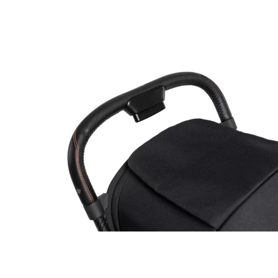Maxi-Cosi Oslo Carbon kočárek Essential Black