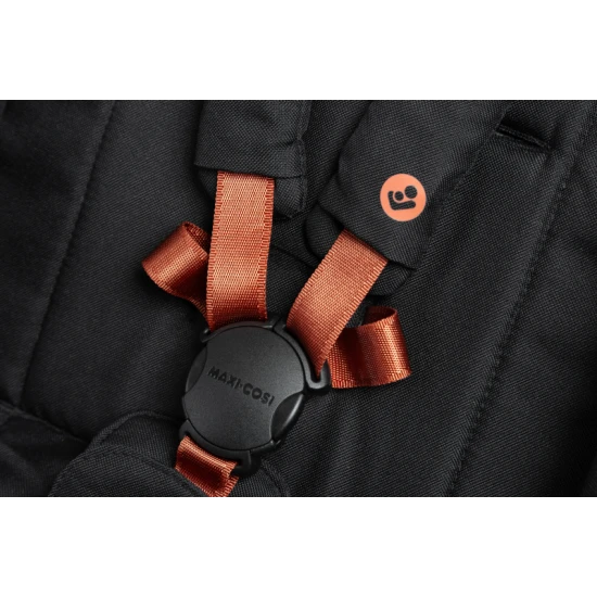 Maxi-Cosi Oslo Carbon kočárek Essential Black