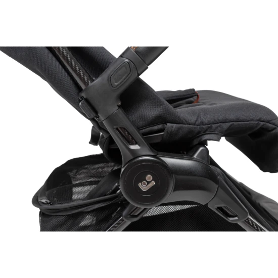 Maxi-Cosi Oslo Carbon kočárek Essential Black