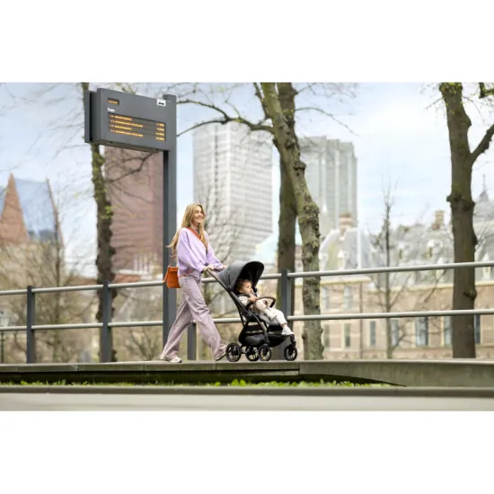 Soho kočárek Essential Graphite