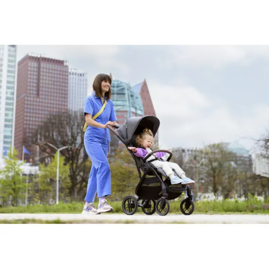 Soho kočárek Essential Graphite