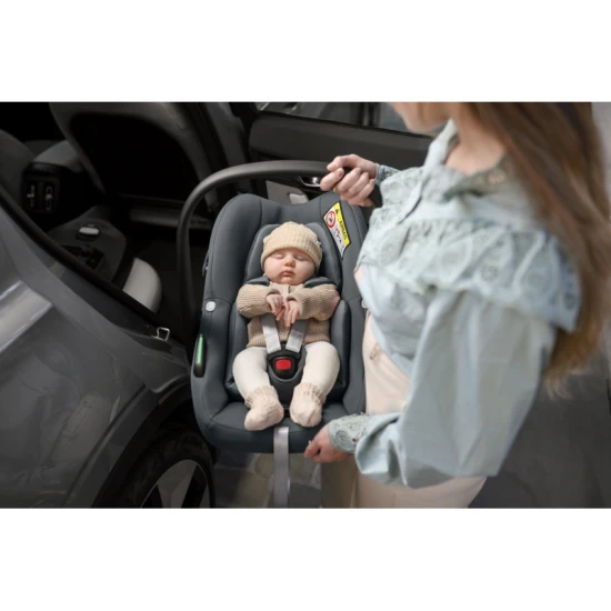 Lehká dětská autosedačka Pebble S vhodná od narození.