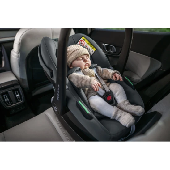 Lehká dětská autosedačka Pebble S vhodná od narození.
