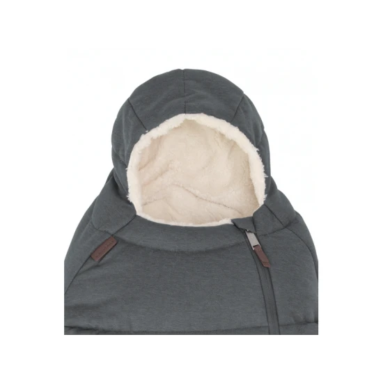 Teplý dětský fusak pro autosedačku Maxi-Cosi s voděodolným vnějším materiálem a měkkou plyšovou podšívkou pro ochranu dítěte během zimního cestování.