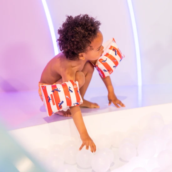 Swim Essentials Rukávky Velryby 0-2 roky Nafukovací dětské plavecké rukavice Swim Essentials Velryby pro děti, ideální pro plavání v bazénu i u moře.